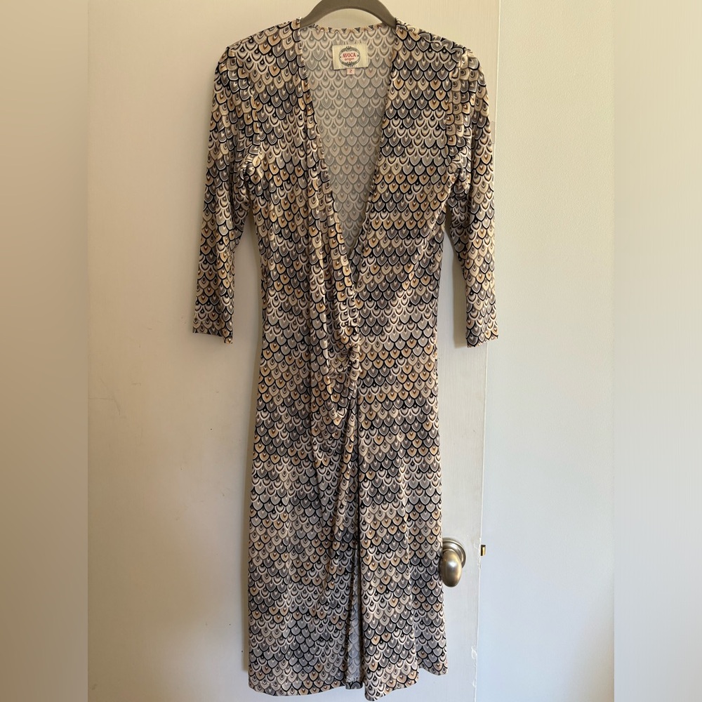 Avoca Wrap Style Dress in neutral soft muted colors Size 2 (Medium)